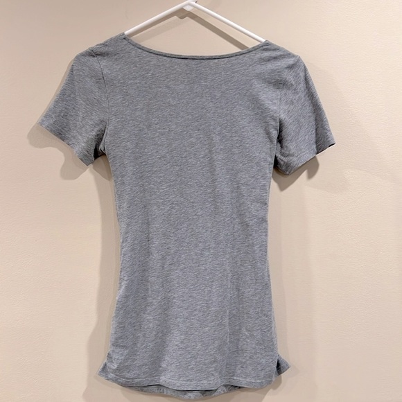 🔥Theory Gray Fitted Wrap T-Shirt🔥 - Picture 2 of 6